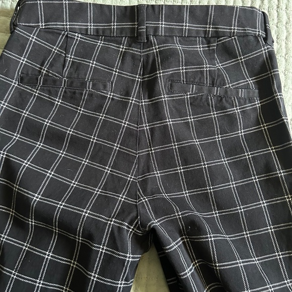 Old Navy High-Rise Pixie Pants | Size 8 | Black & White Windowpane Plaid - Picture 1 of 3